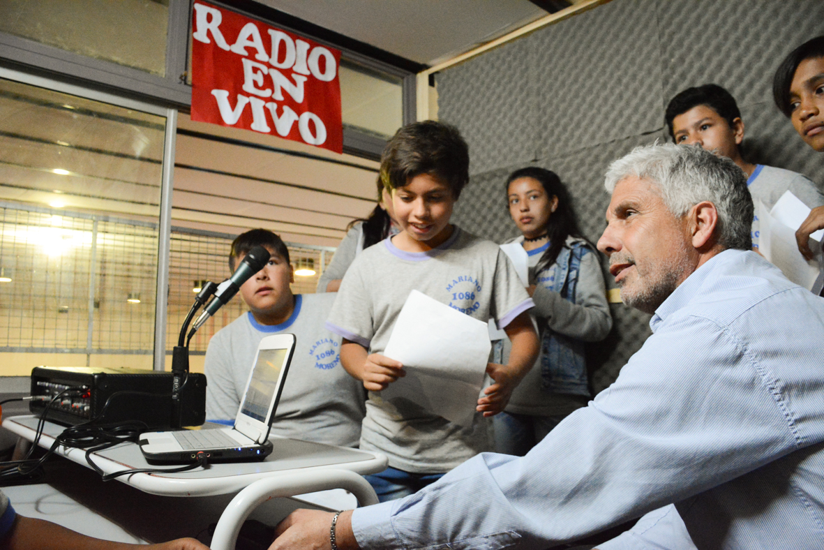 Inauguración de radio en escuela Mariano Moreno