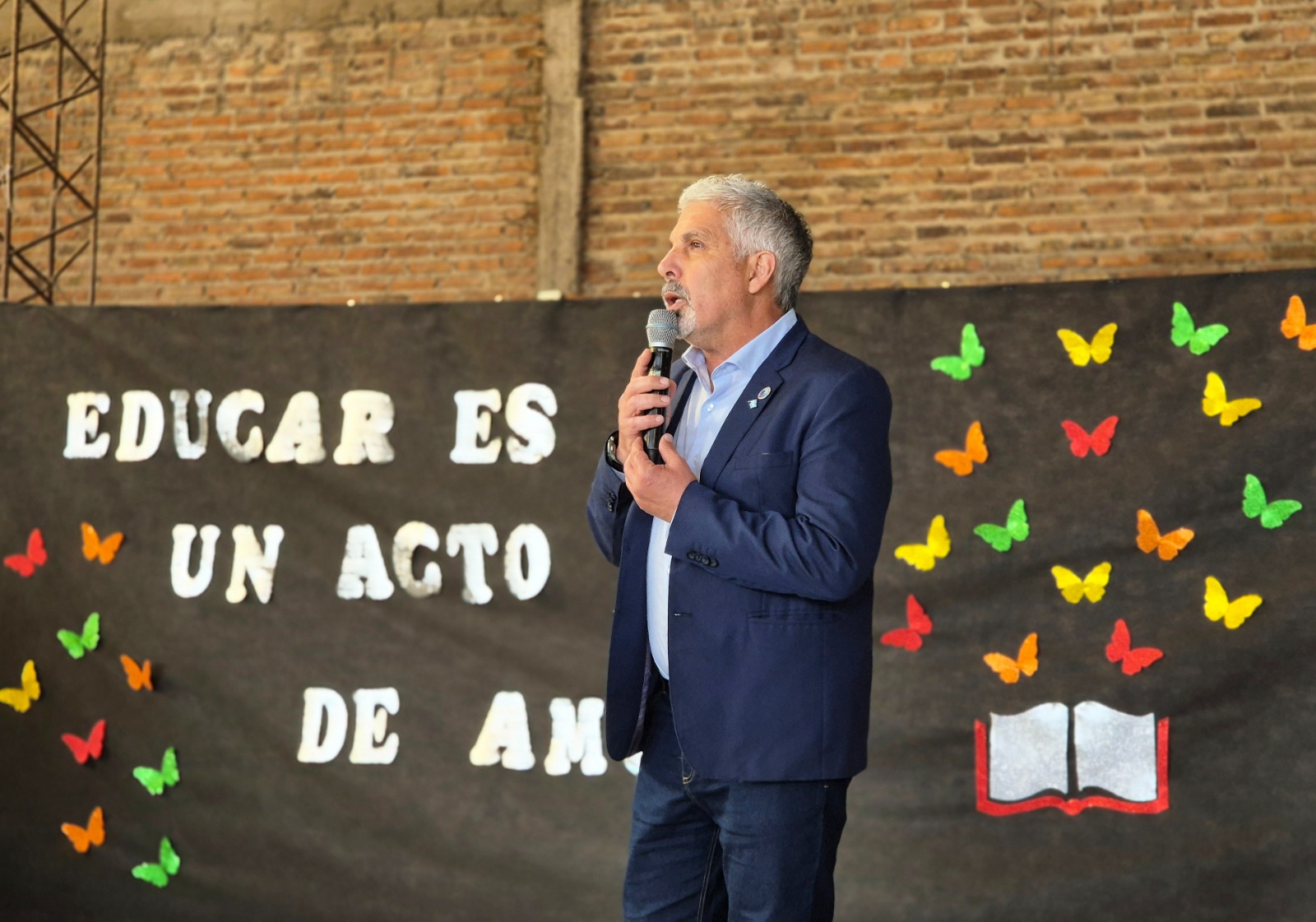 “Educar es un acto de amor”, expresó el Intendente Jorge Berti en el acto por el Día del Maestro