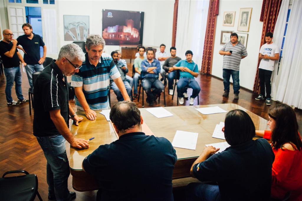 Firma de convenio para la reurbanización de barrio 9 de julio