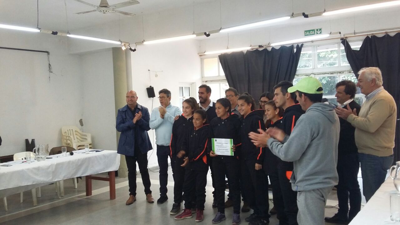 El Concejo Municipal reconoció a Nadya Chiariotti y al plantel “Las Lobitas” por sus desempeños en actividades deportivas.