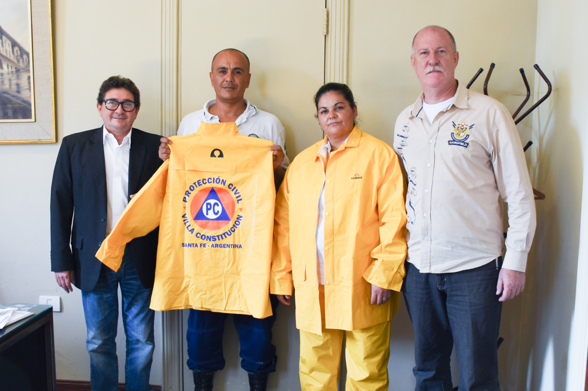 Adquisición de nueva indumentaria para Protección Civil