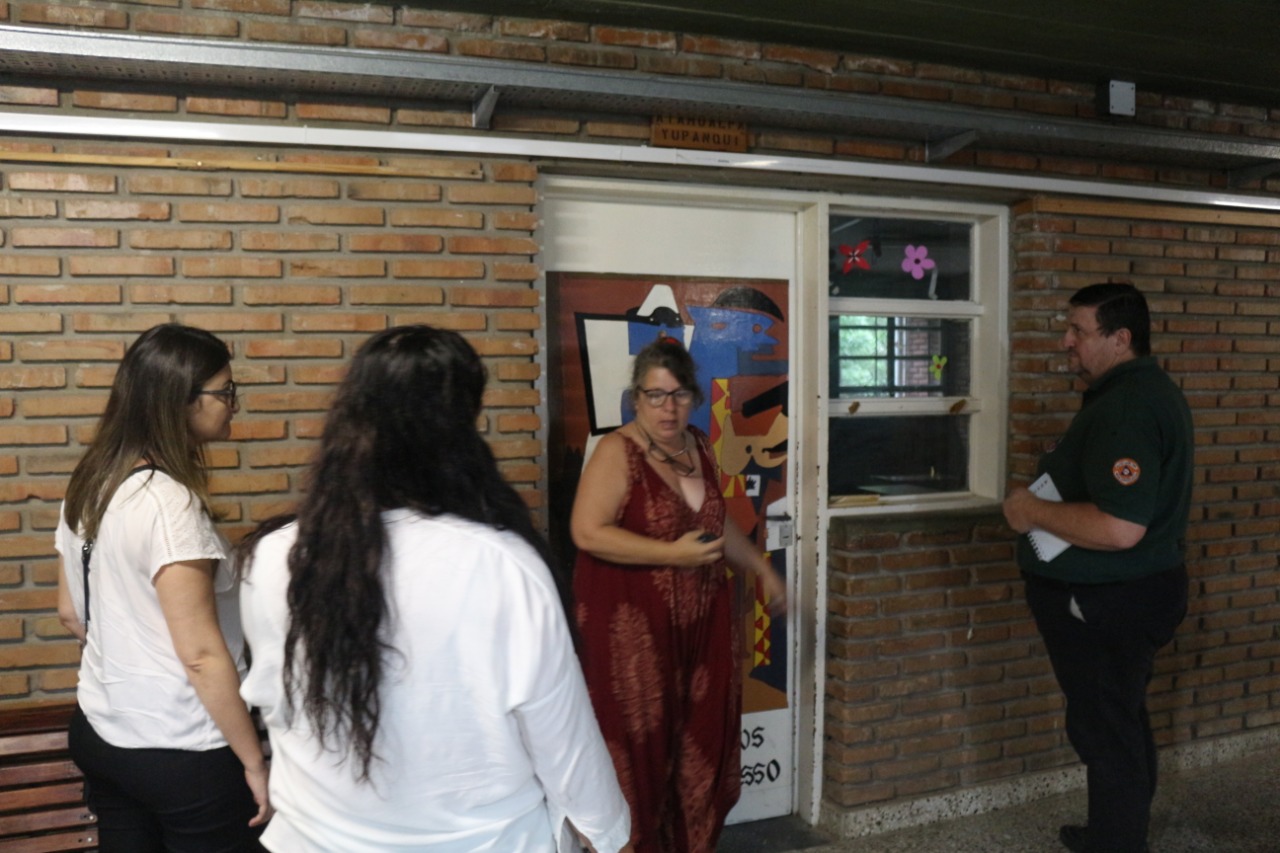 Clausura temporaria del edificio de las escuelas de barrio arroyo del medio.