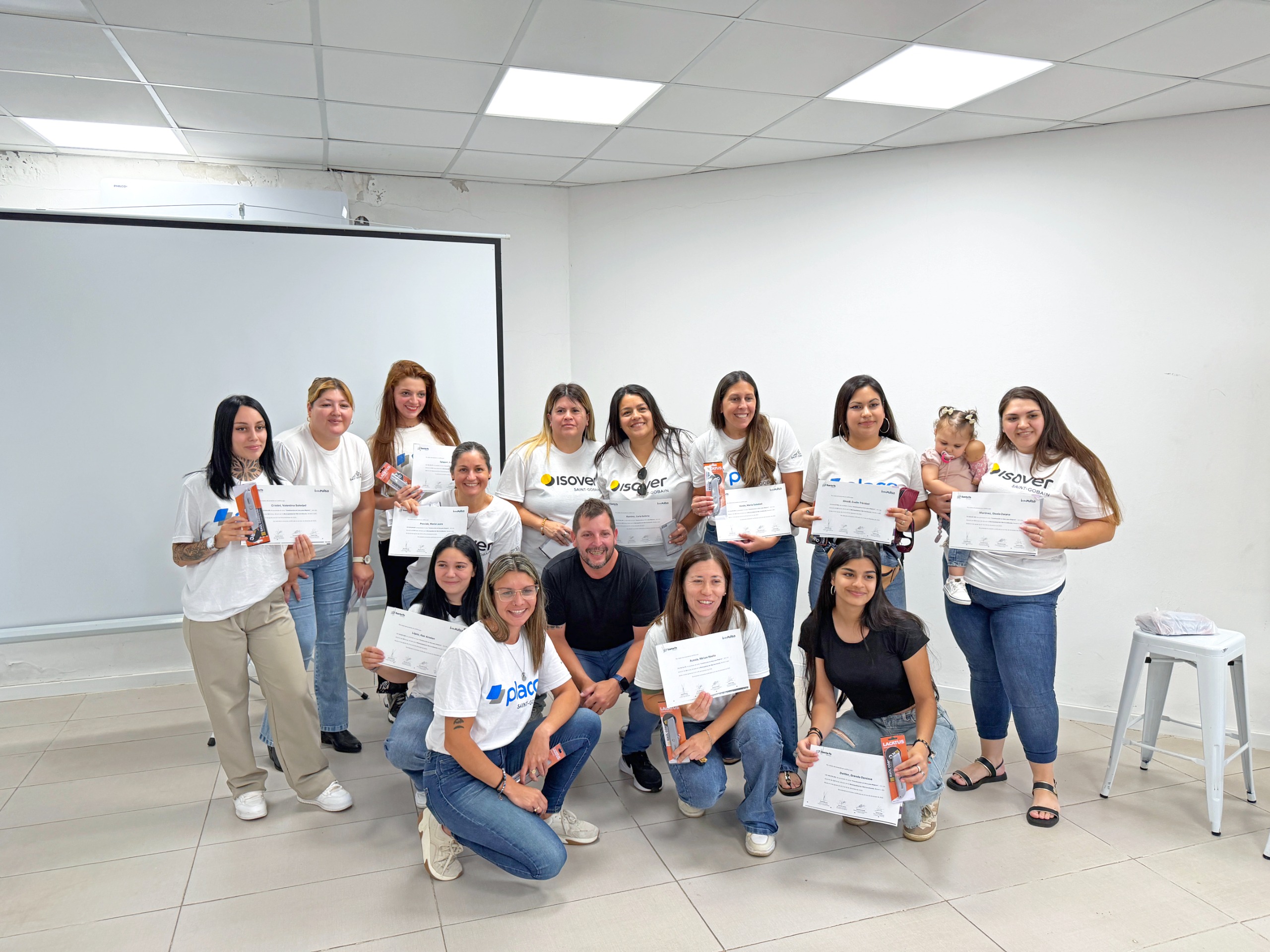 Entrega de diplomas en el Punto Violeta