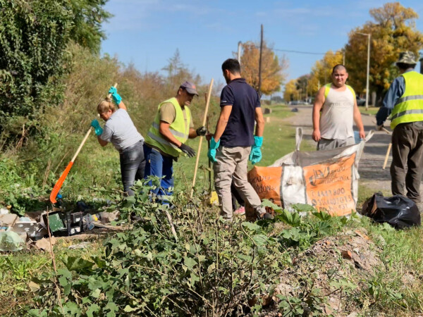 El Municipio de Villa Constitución continúa trabajando en la zona sur de la ciudad con un nuevo operativo integral de higiene urbana en barrio Luzuriaga.