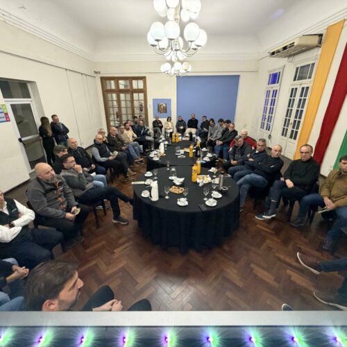 La tarde del miércoles vivimos un encuentro muy importante en el Salón de Actos Municipal junto a empresarios, talleres, pymes y prestadores de servicios de nuestra ciudad.