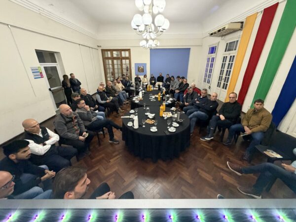 La tarde del miércoles vivimos un encuentro muy importante en el Salón de Actos Municipal junto a empresarios, talleres, pymes y prestadores de servicios de nuestra ciudad.