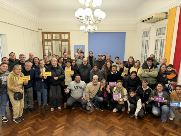 Entrega de vouchers a los vecinalistas por el Día del Niño