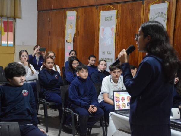 Taller De alimentación saludable en la Esc. Hijas de Cristo Rey